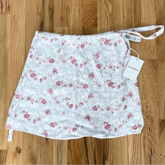 NWT Aritzia Sunday Best Dawson Floral White & Pink Wrap Mini Skirt Size S / P - Picture 8 of 8